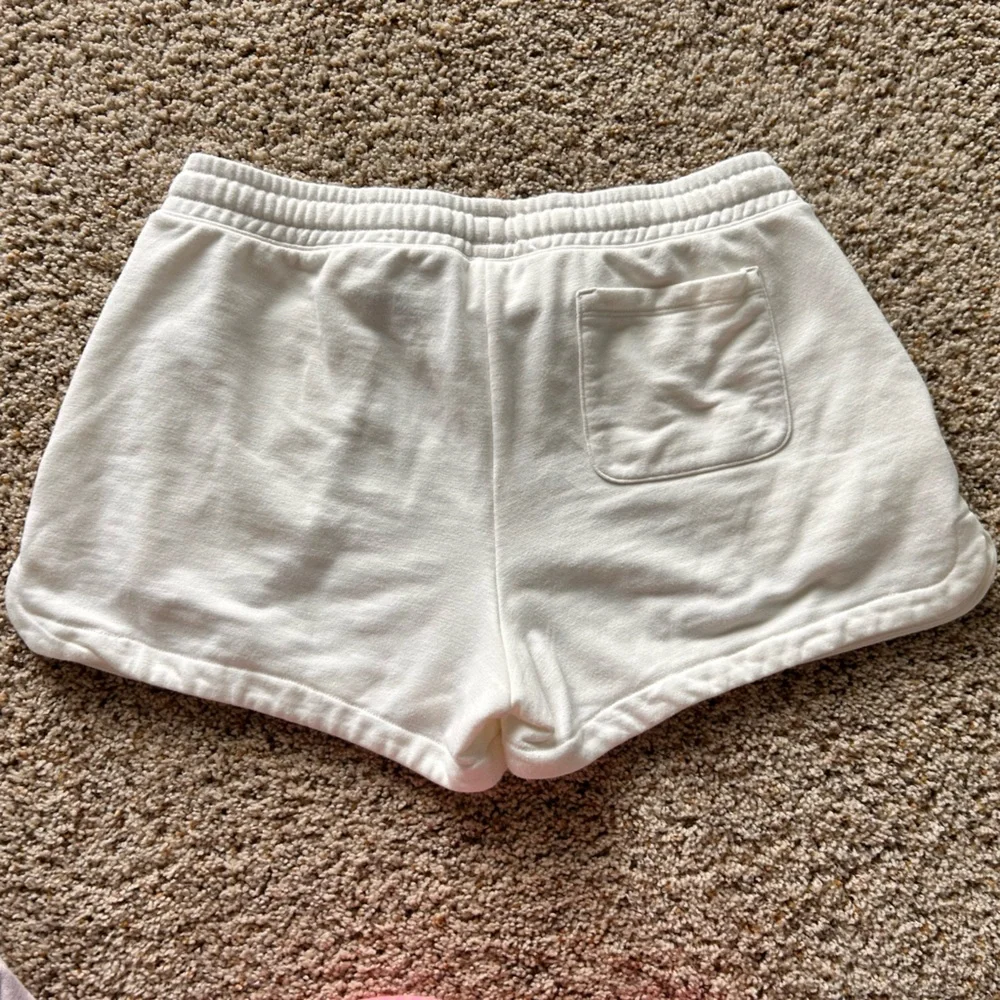 Vineyard Vines White Drawstring Lounge Shorts - Picture 2 of 6